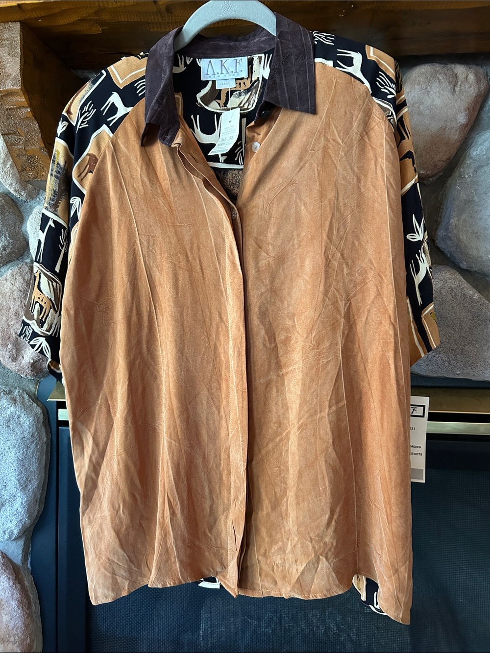 A.K.F. Women’s Tan Suede-Front Safari Print Short Sleeve Shirt, Size L | NWT